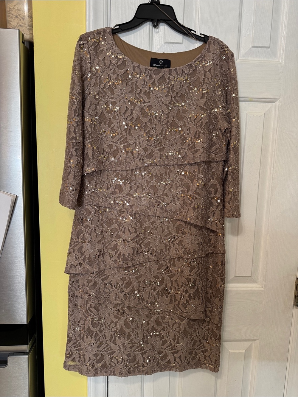 This beautiful ladies RONNI NICOLE Sequined dress